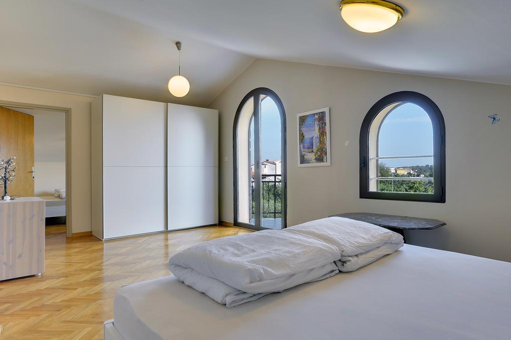 Villa Andrija Family Dream With Heated Pool At The Sea With Beautiful Garden, Outside Cinema And Kids Playground Фажана Экстерьер фото