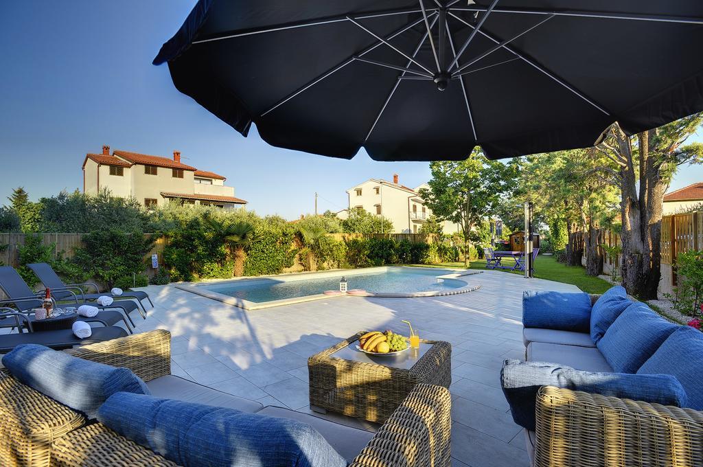 Villa Andrija Family Dream With Heated Pool At The Sea With Beautiful Garden, Outside Cinema And Kids Playground Фажана Экстерьер фото