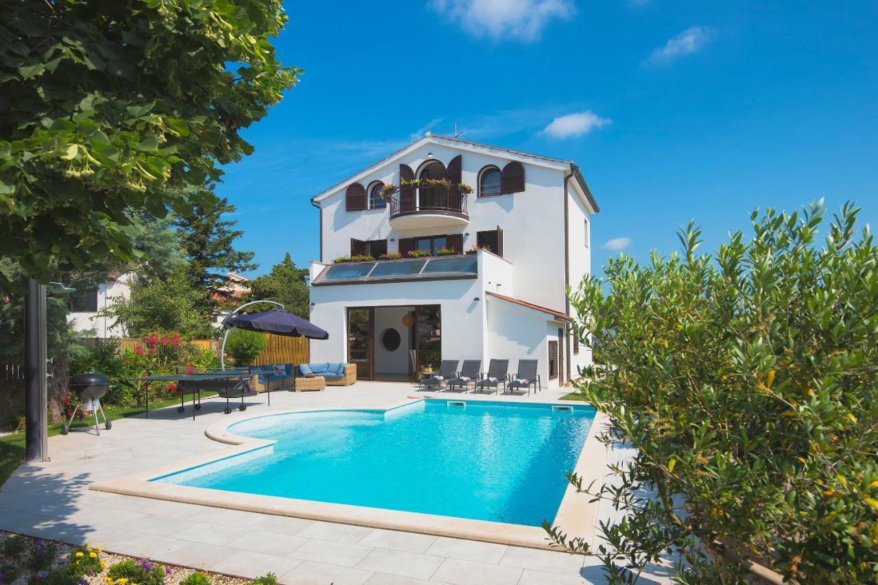 Villa Andrija Family Dream With Heated Pool At The Sea With Beautiful Garden, Outside Cinema And Kids Playground Фажана Экстерьер фото